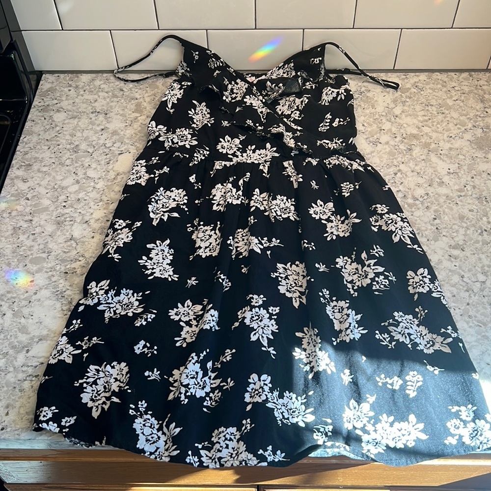 EUC Xhilaration Black & White Floral Dress • Adjustable Straps • Juniors Medium